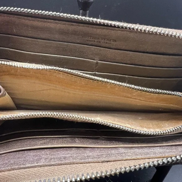 Authentic Bottega Veneta
Intrecciato Metallic Zippy Wallet

Dust Bag included - Picture 6 of 14